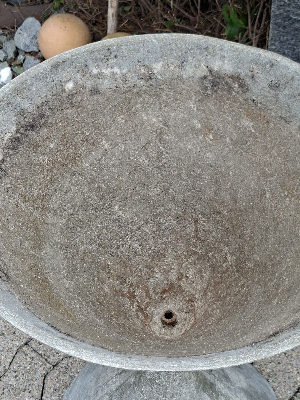 Eternit Blumentöpfe: Willy Guhl Eternit Blumenspindel  – Gebraucht aus Ganterschwil von HeidiuPeter 3