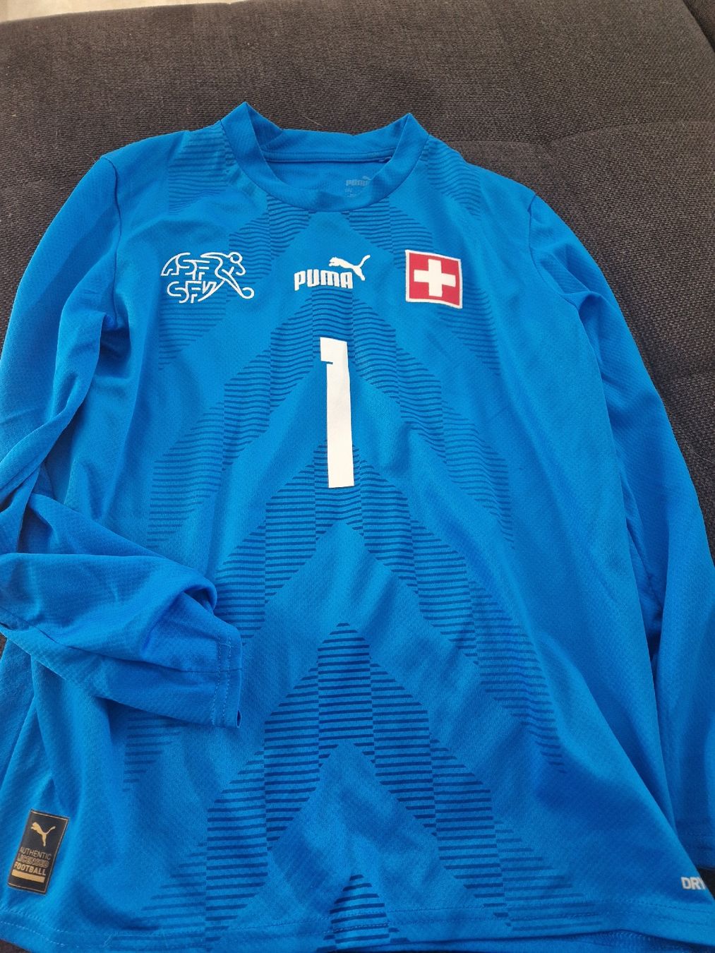 Puma Scarpe, pantaloni & magliette da ginnastica: Nati Trikot Torhüter Sommer – Usato da Murgenthal venduto da pascalbuchs79