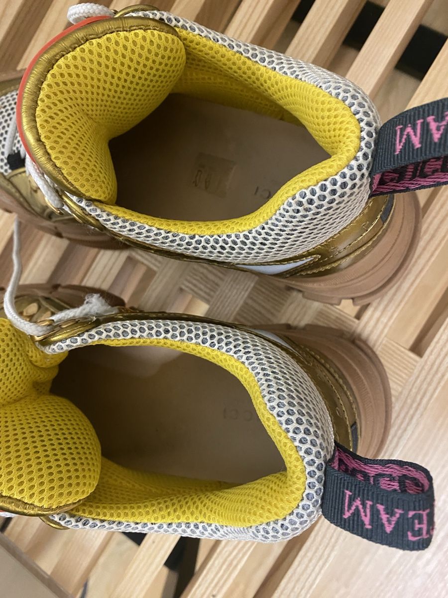 Gucci Herrenschuhe: Gucci Flashtrek, Schuhgrösse 38.5, gold. – Gebraucht aus St. Gallen von Brokka 5