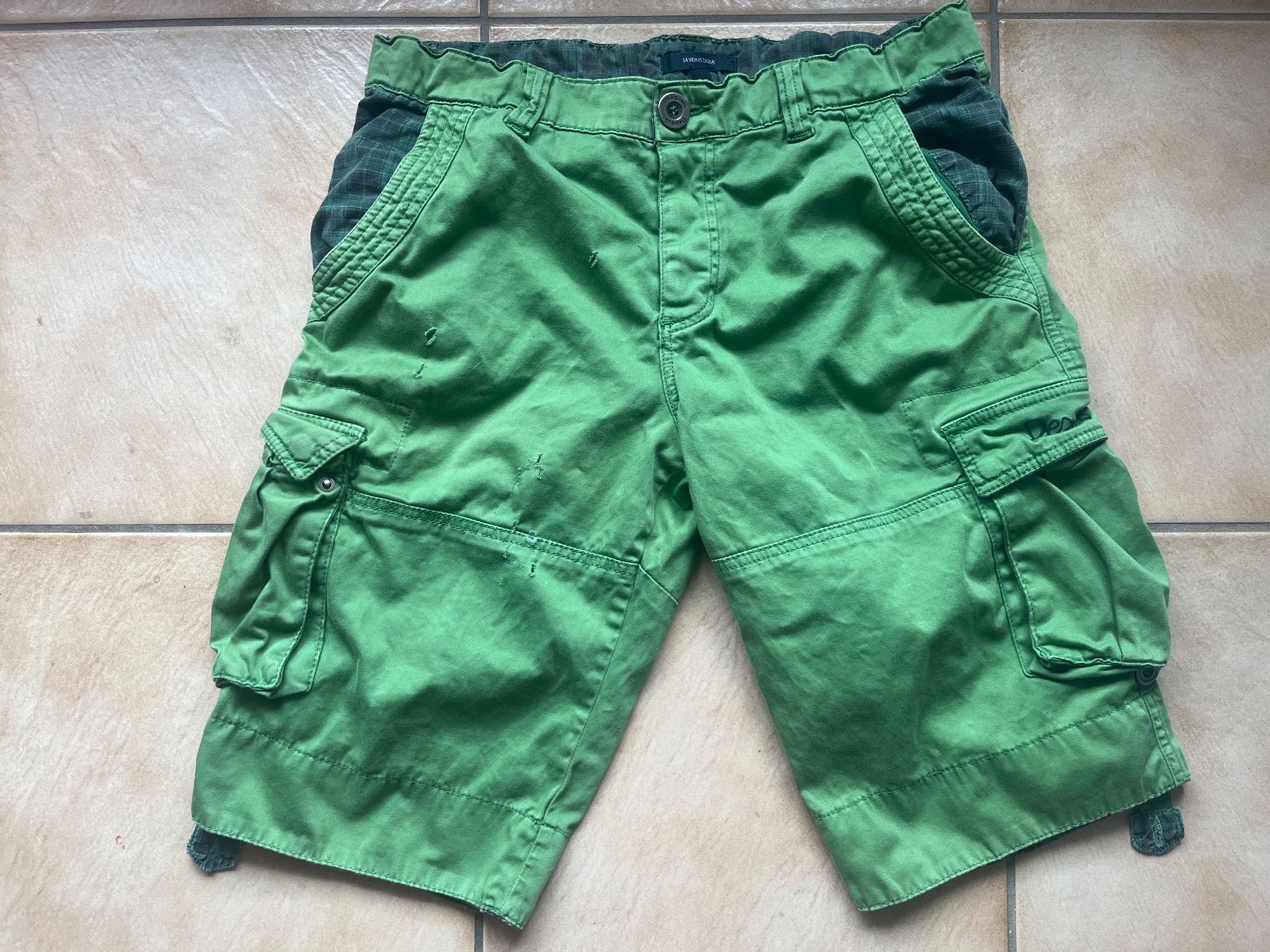 Desigual Pantaloni: Short DESIGUAL vert taille 32 – Usato da Vernayaz venduto da Darkfrost