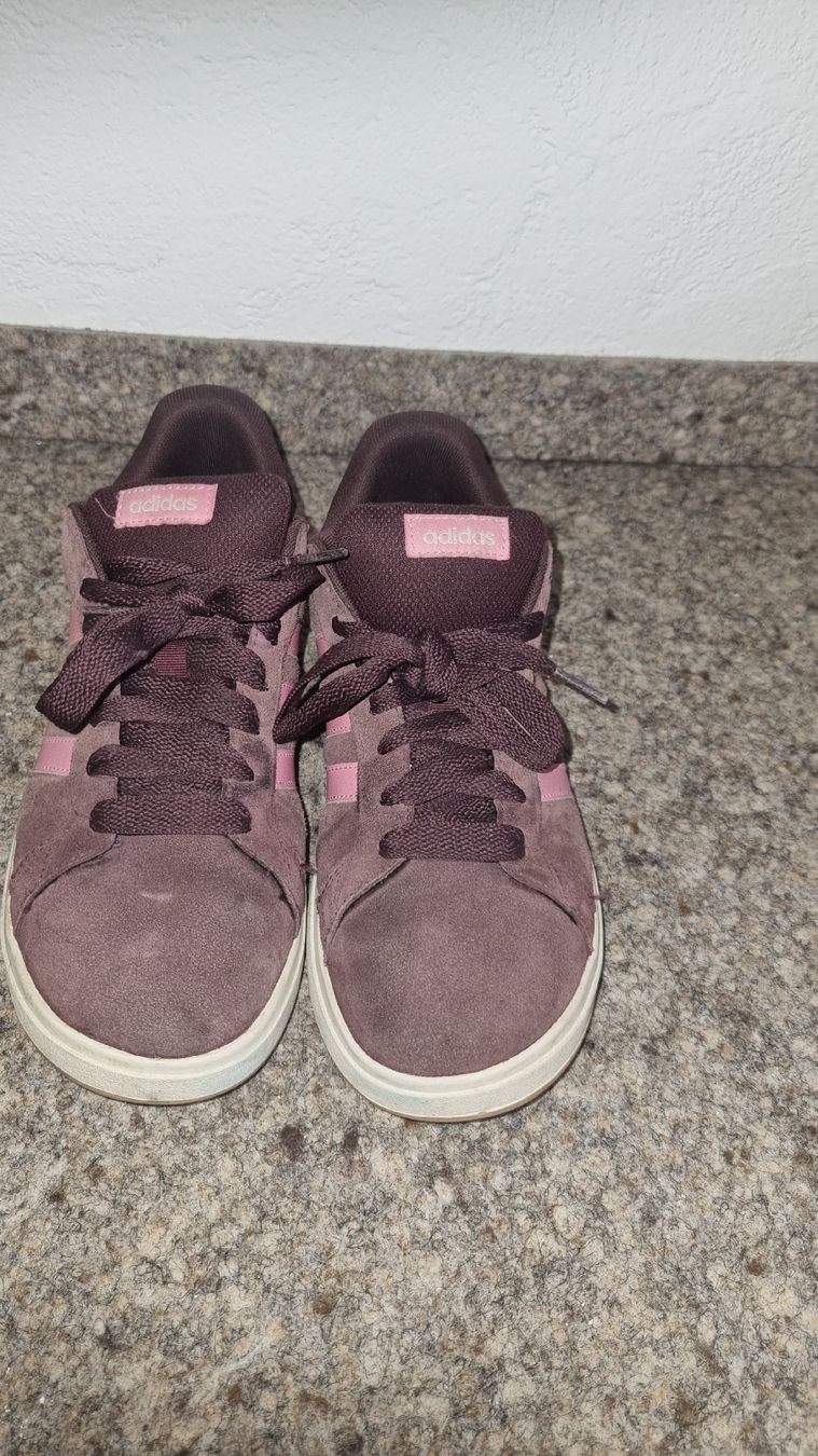 Adidas Scarpe da donna: Adidas sneaker grösse 40 – Usato da Berg TG venduto da petra33