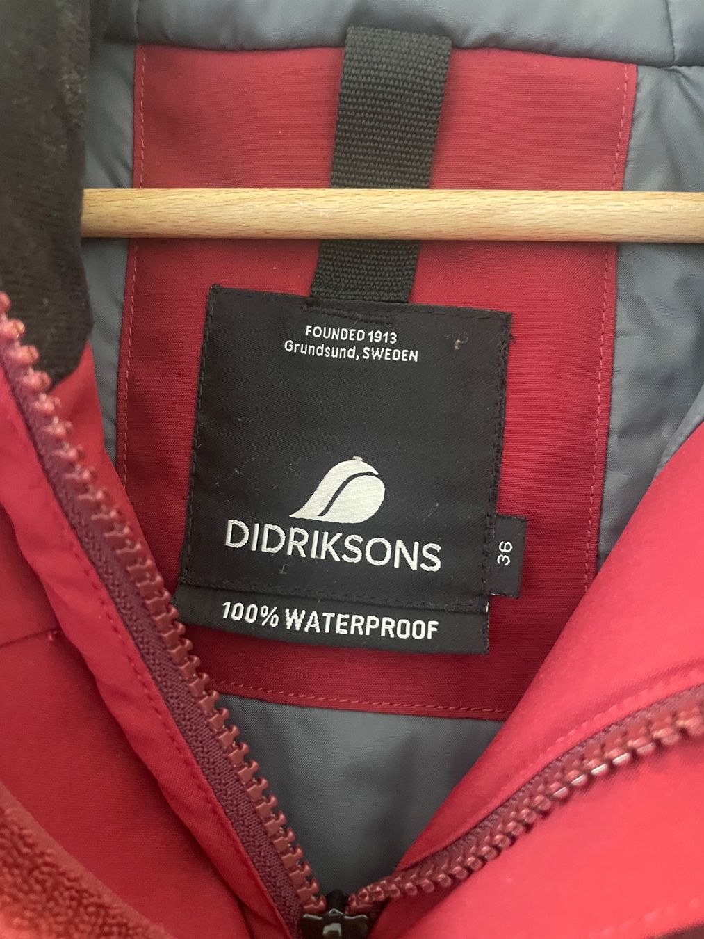 Didriksons Giacche: Didriksons Damen winterjacke 36 – Usato da Häggenschwil venduto da smsswsssng 1