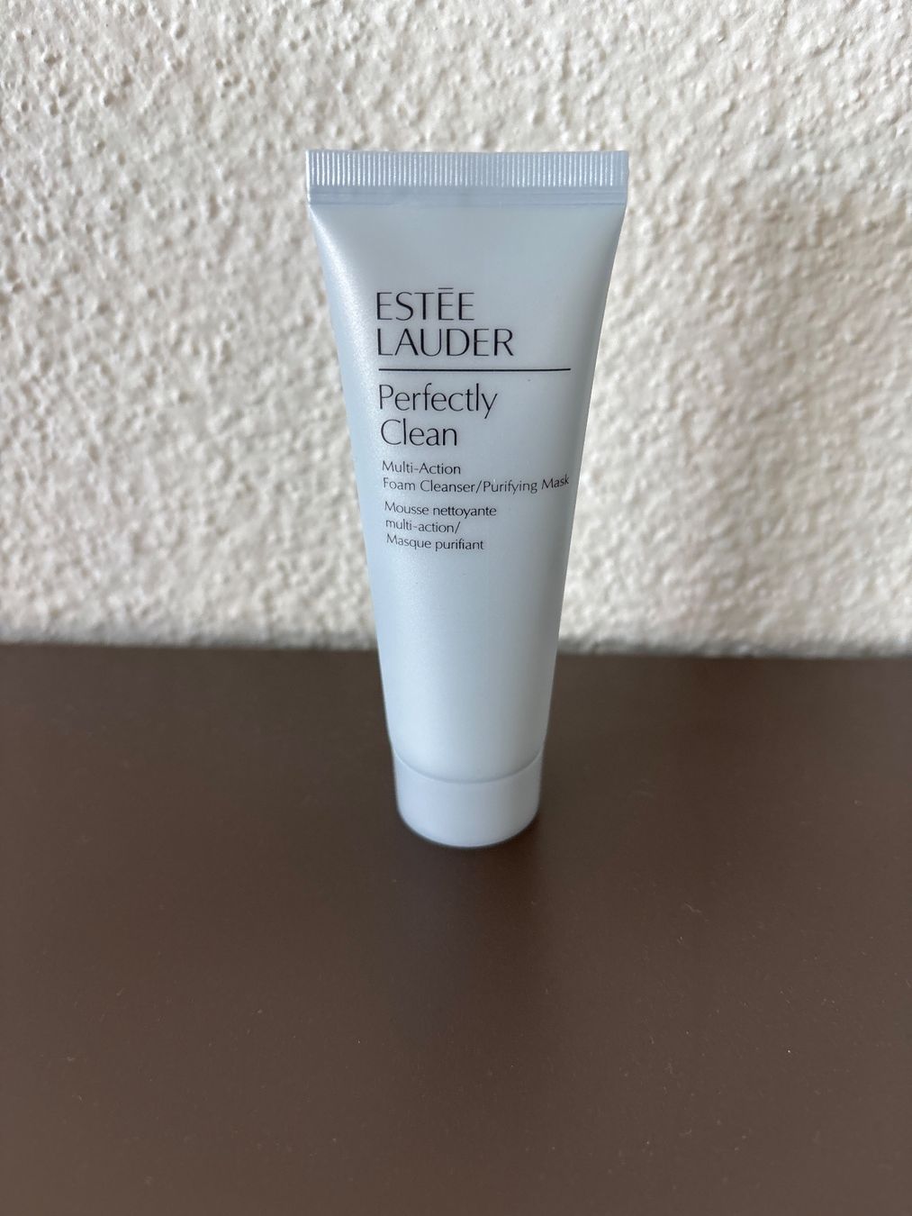 Estée Lauder Cura del viso: Estée Lauder Perfectly Clean Multi-Action neu Briefversand – Nuovo e nell'imballaggio originale da Unterägeri venduto da flu_zp5d