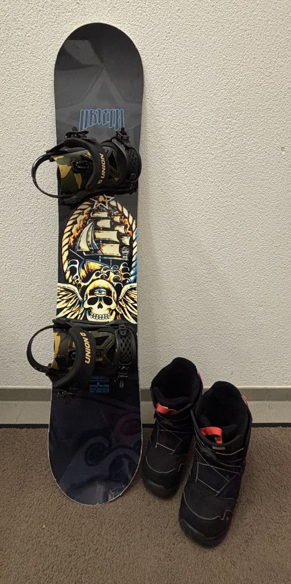 Burton Board: Kinder Lib Tech Snowboard 130 mit Burton Schuhe – Usato da Langnau am Albis venduto da Ler