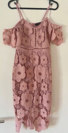 Elegantes, rosa Spitzenkleid