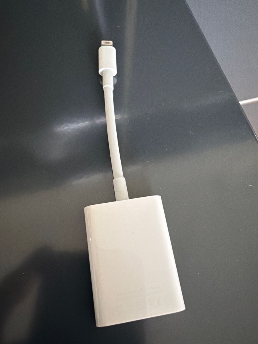 Apple Laufwerke & Adapter: Apple Lightning to SD Card Camera Reader – Gebraucht aus Zumikon von Fahrgast 1