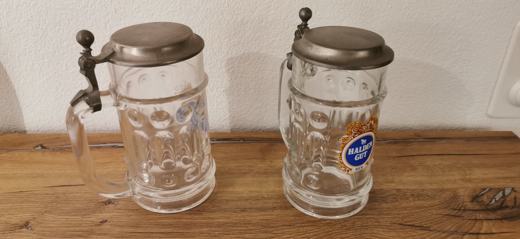 Haldengut Bicchieri: 2 BIERHUMPEN MIT ZINNDECKEL "HALDENGUT" 0.5 LT. – Usato da Aadorf venduto da lisepeter