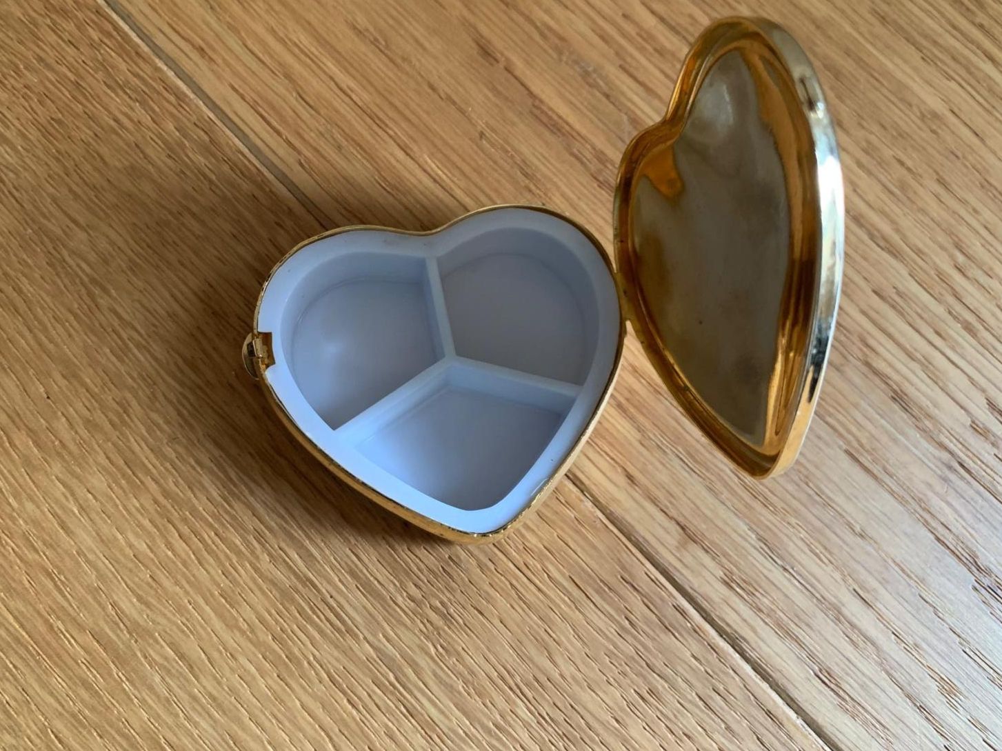 Tutte le decorazioni: Schmuckdose /Pillensose – Usato da Grossdietwil venduto da fab_8bdy 3
