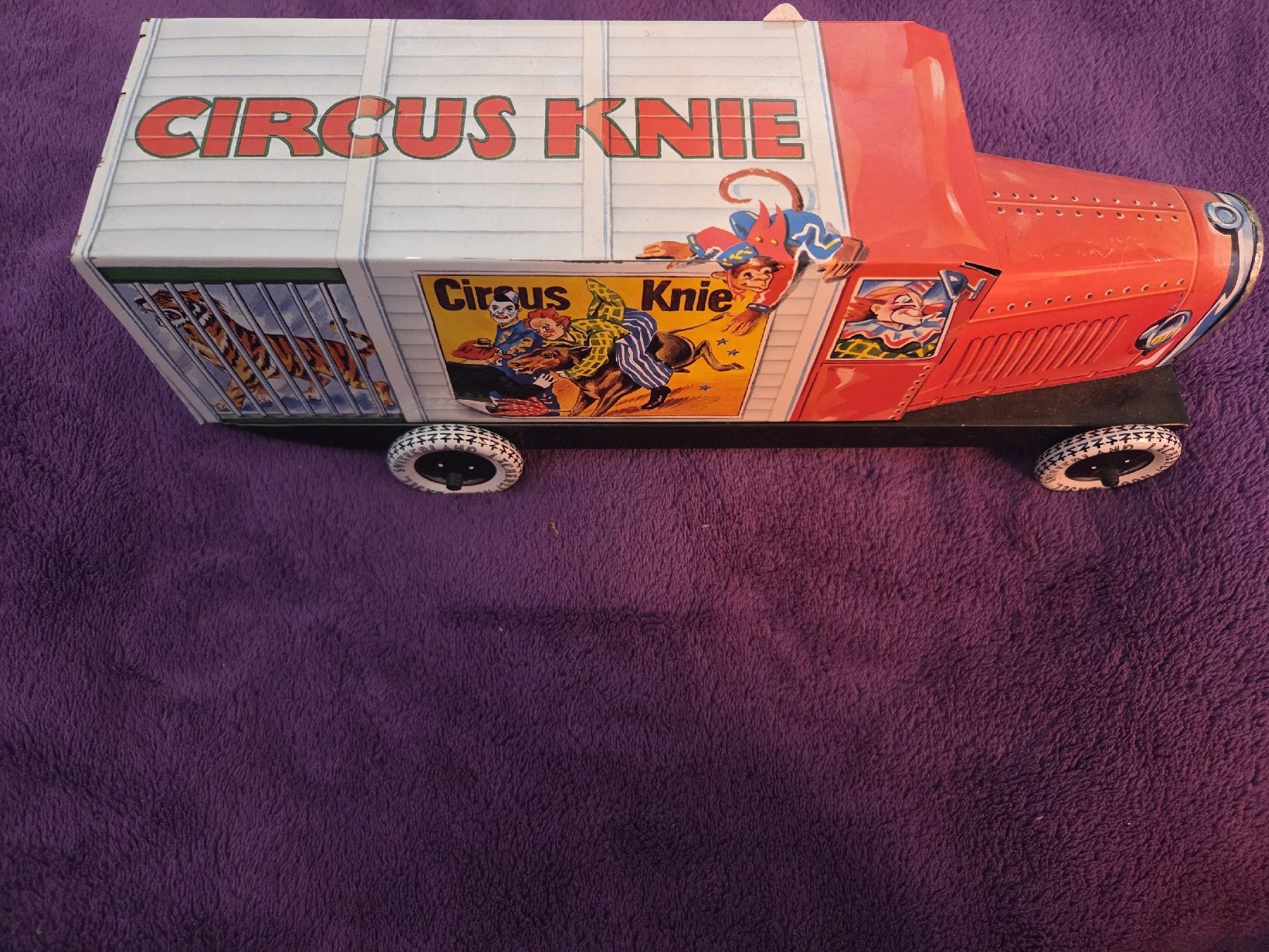 Kit di modellismo & Modellini statici: Camion Cirque Knie boite de Läckerli – Usato da Penthalaz venduto da cel_zv7p 1