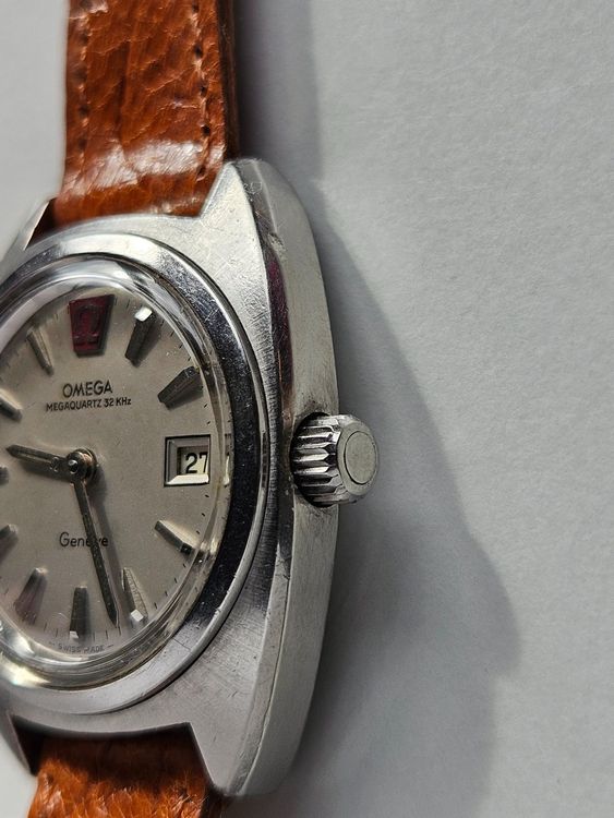 252 Omega Geneve aus 1977 Megaquartz 32 KHz Date Damenuhr