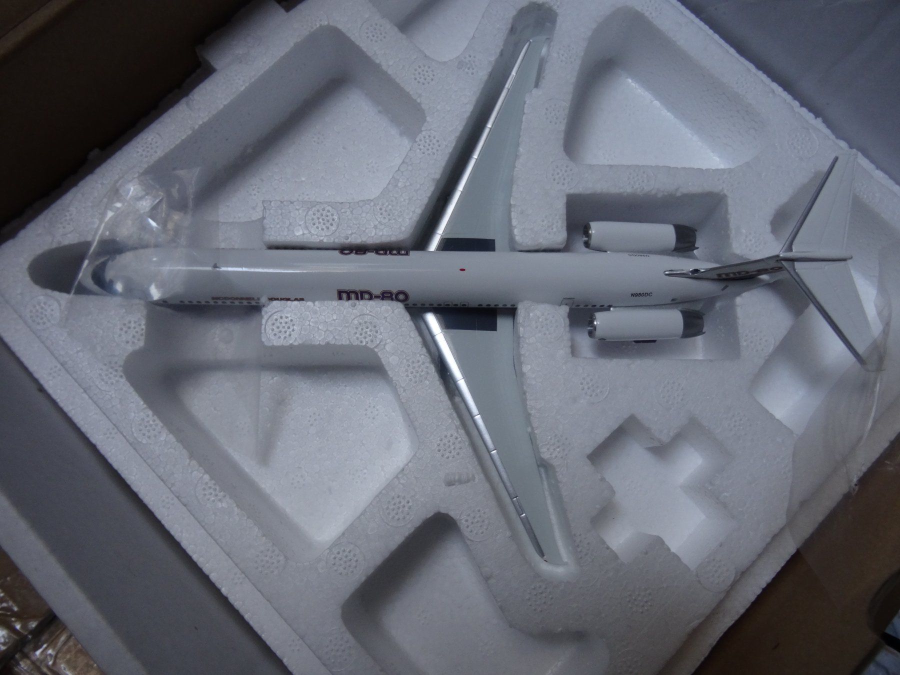 McDonnell Douglas Kit di modellismo & Modellini statici: MCDONNEL DOUGLAS FLUGZEUGMODELL MD-80 1:200 – Usato da Olten venduto da pechsisa1 4