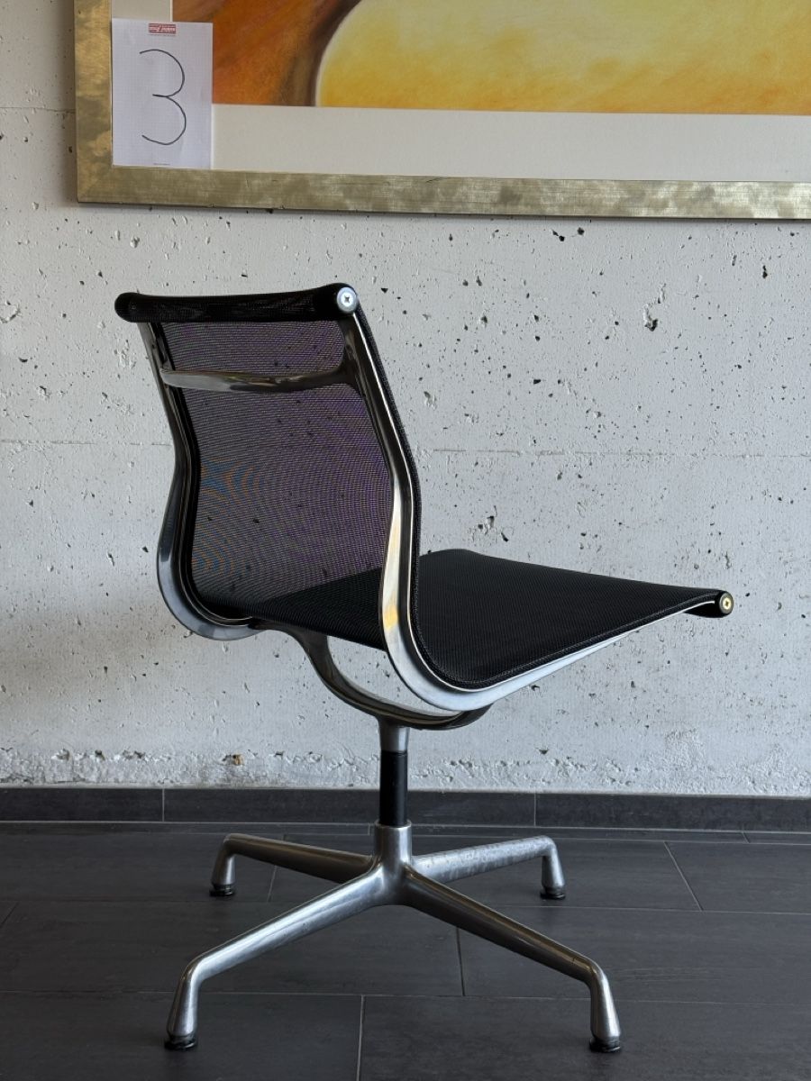 Eames Sedie: Vitra Eames Aluminium Chair EA 106 3/3 – Usato da Ulisbach venduto da Mithrandirr 1