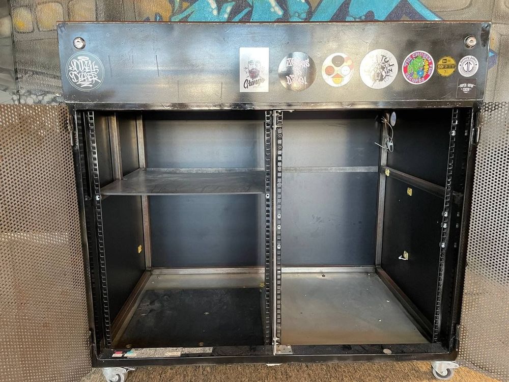 Rack/Dj Pult (Gebraucht) in Bern für CHF 1 – nur Abholung auf Ricardo ...