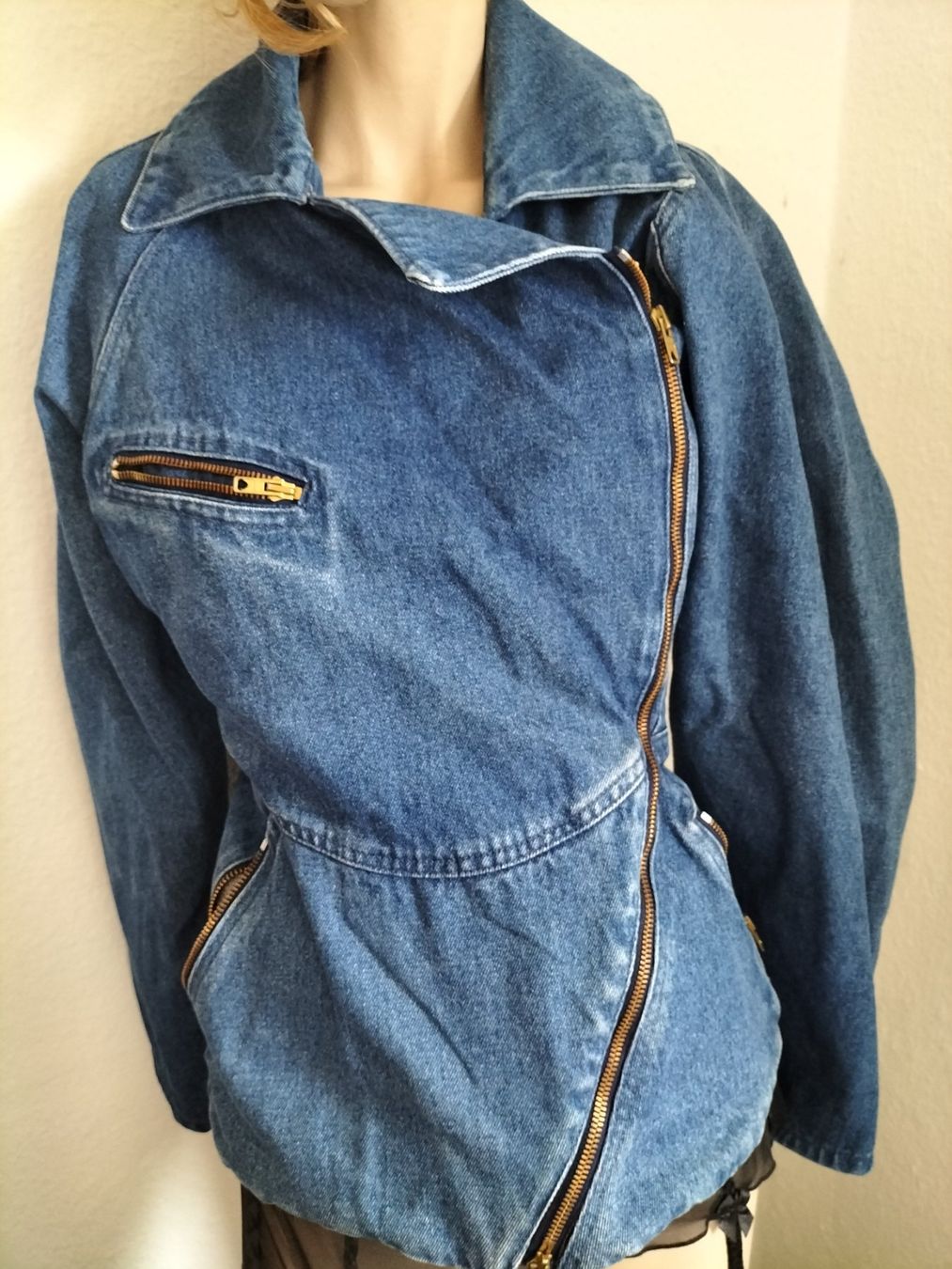 Giacche: traumhafte Jeansjacke, 80er Jahre – Usato da Pieterlen venduto da Plasticbox 1