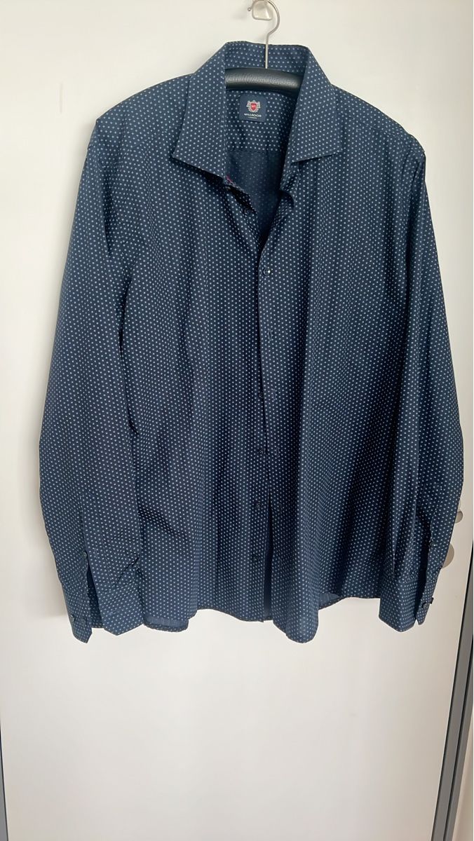 Hemden: Elegantes Herrenhemd, Grösse L, Dunkelblau mit Muster – Neu (gemäss Beschreibung) aus Biel/Bienne von RO19