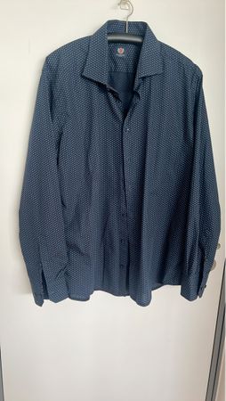Elegantes Herrenhemd, Grösse L, Dunkelblau mit Muster