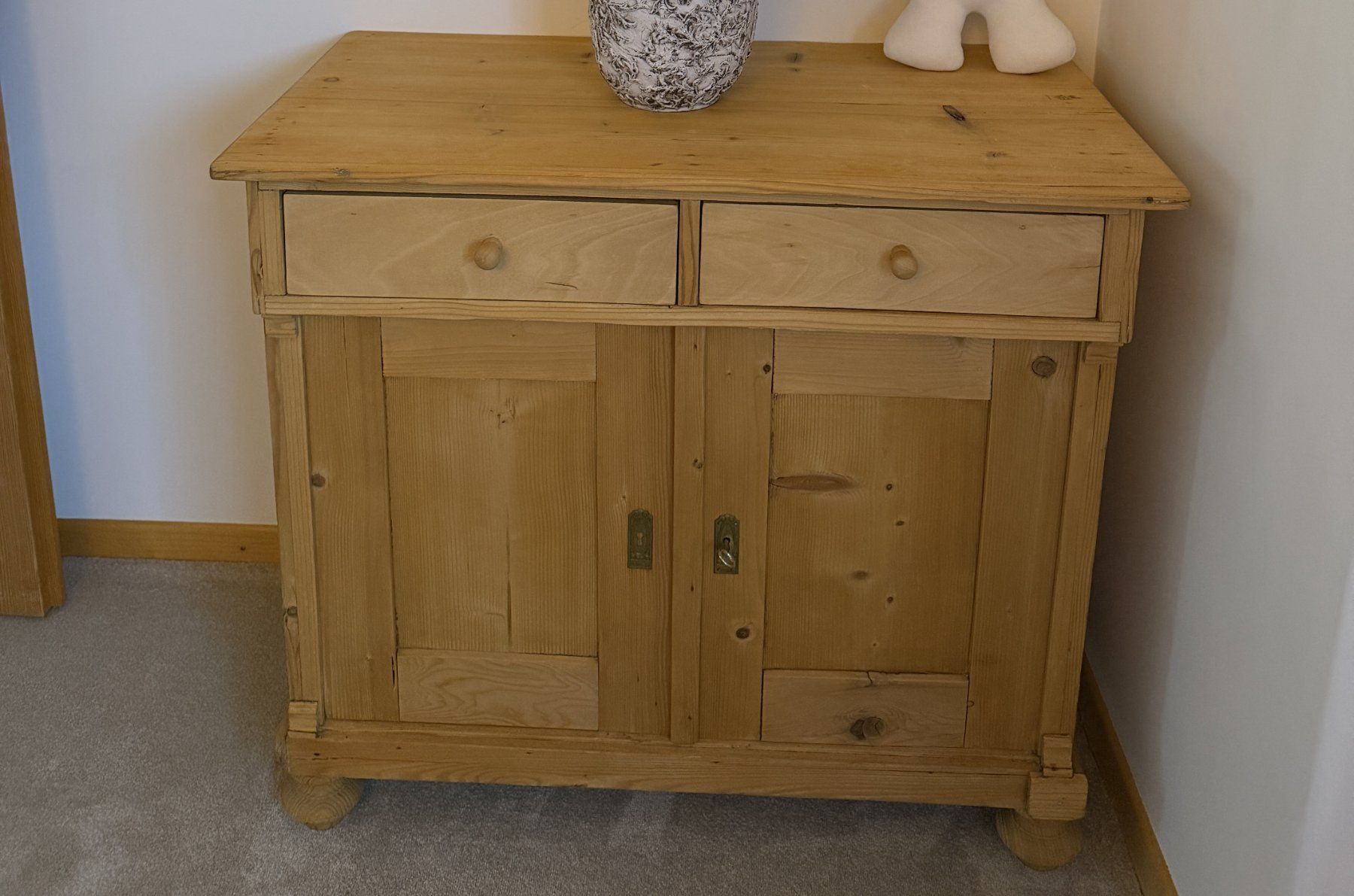 Commodes: Antike Komode – D'occasion à Klosters par Switcher2