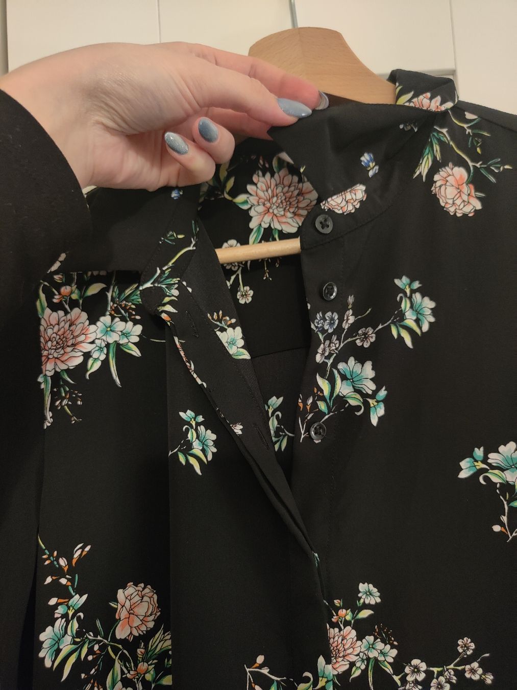 H&M Camicette: Schwarze H&M Bluse mit Blumenmuster, Gr S – Usato da Rheinfelden venduto da JamieBabsi 1