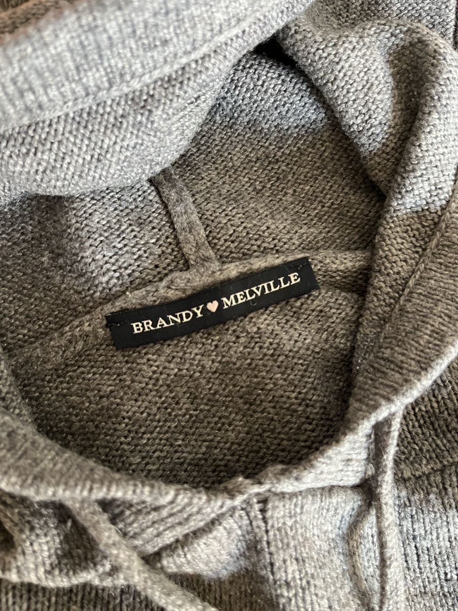 Brandy Melville Tops: Pull à capuche Brandy Melville gris S – D'occasion à La Chaux-de-Fonds par vert_j 2