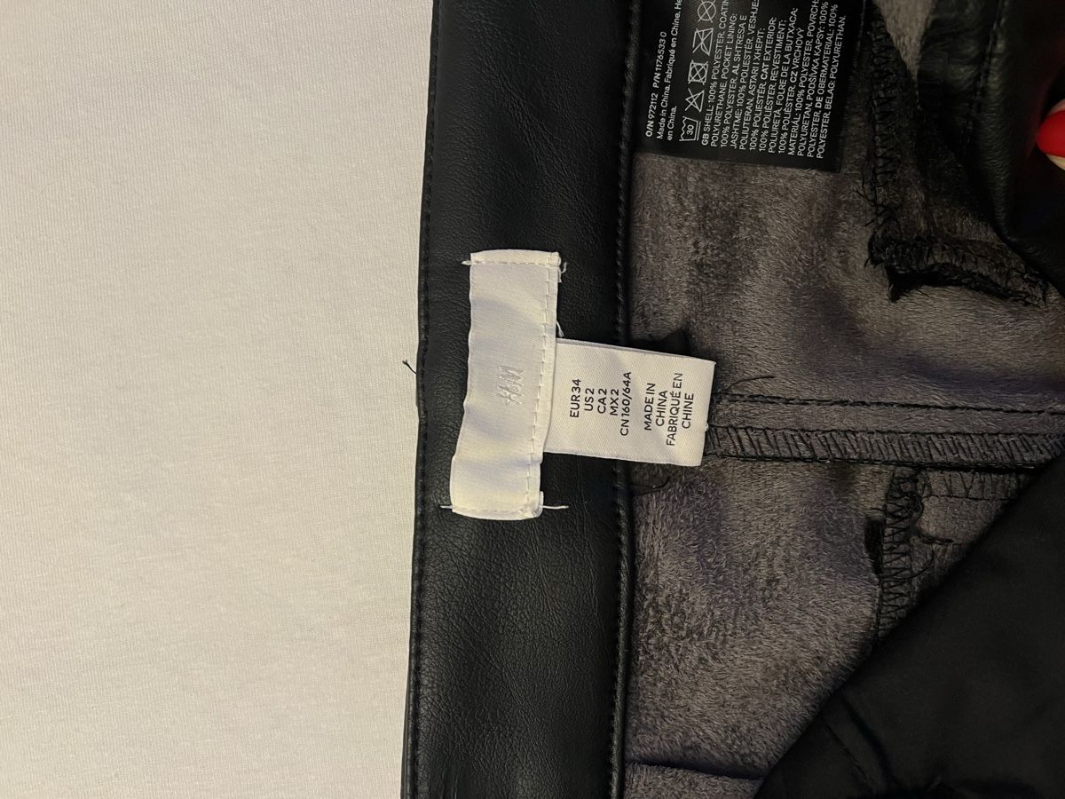 H&M Pantaloni: Schwarze Kunstlederhose H&M – Nuovo (secondo la descrizione) da Olten venduto da isabelschmid 2