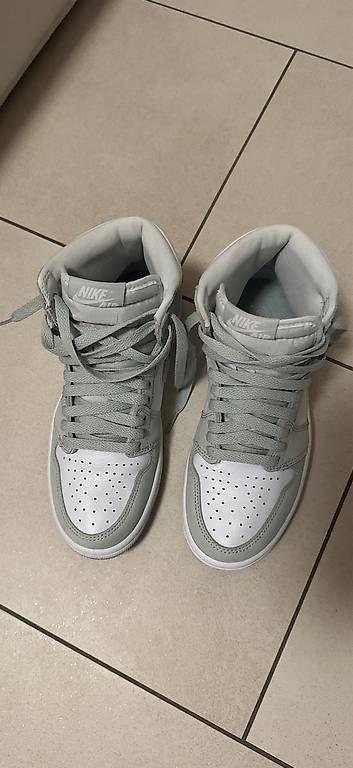 Herrenschuhe: Nike Jordan 1 High 36.5 – Gebraucht aus Thalwil von giulia123_ 2
