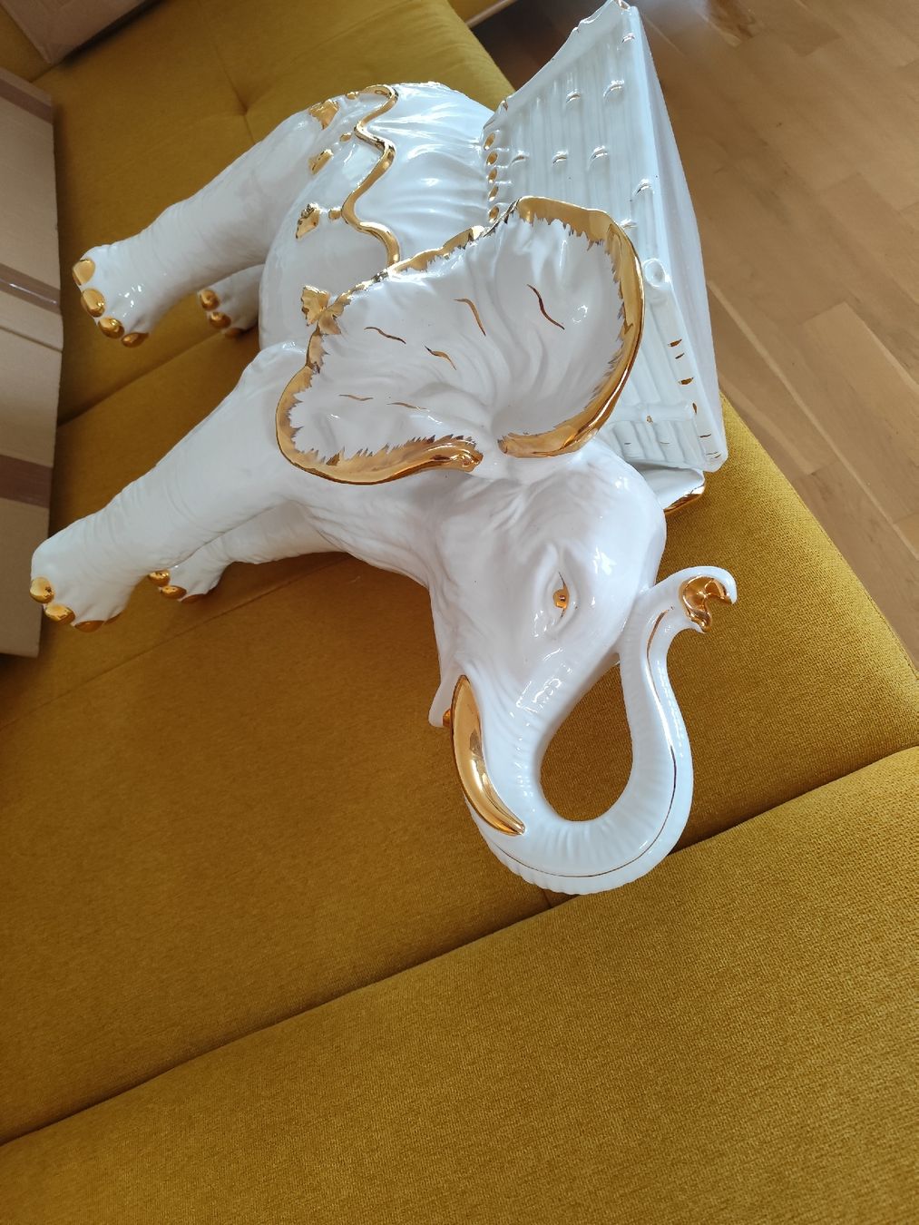Statuette: Porzellan Elefant  – Usato da Grossdietwil venduto da bie_2bn5 3