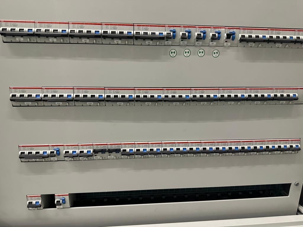 ABB Alimentazione elettrica: Elektroverteilung ABB Smissline – Usato da Zürich venduto da lor_ltn9