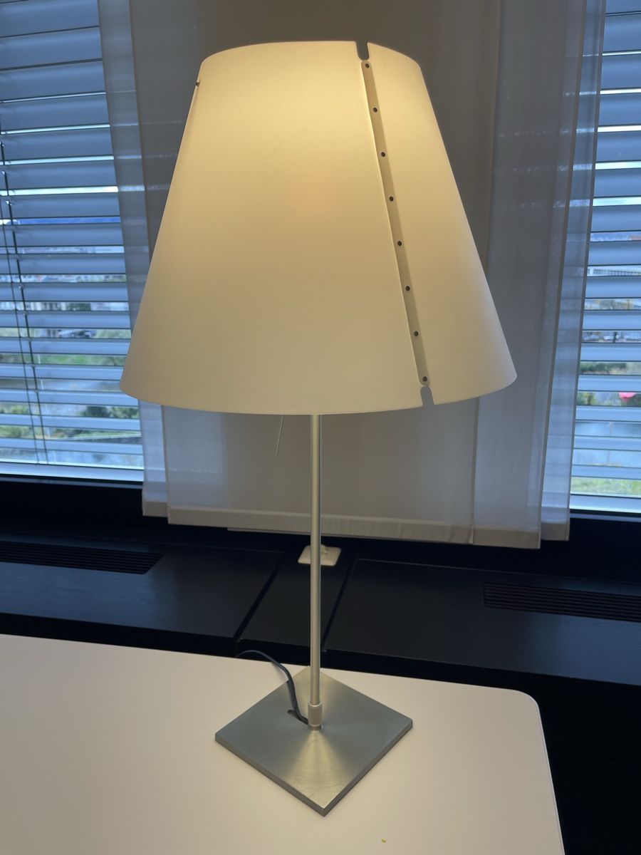 Lampade: Luceplan Costanzina Tischleuchte alu, weiß – Usato da Horgen venduto da Schuehorg