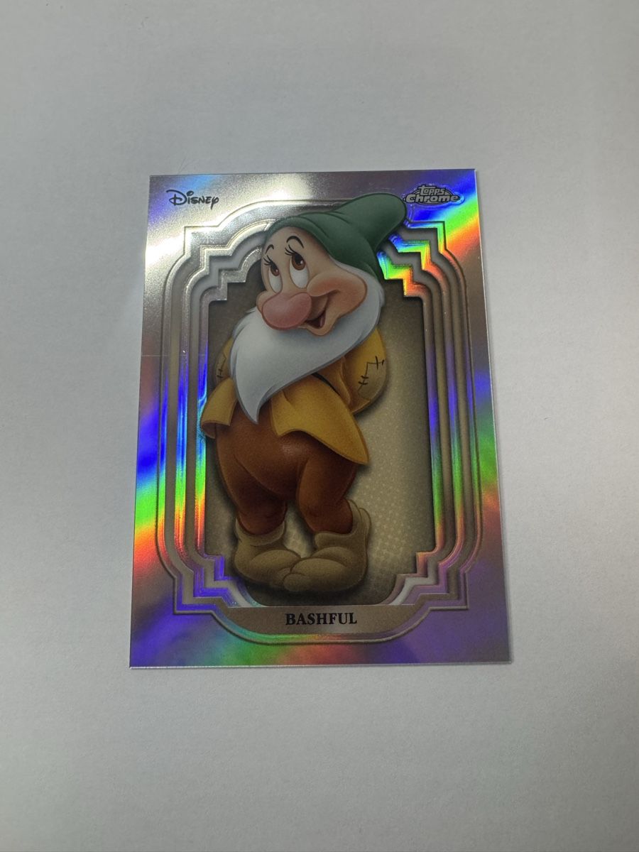 Topps Carte collezionabili: 2024 Topps Chrome Disney Bashful Refractor  – Usato da Stetten AG venduto da Dekis-Tradingcards 1