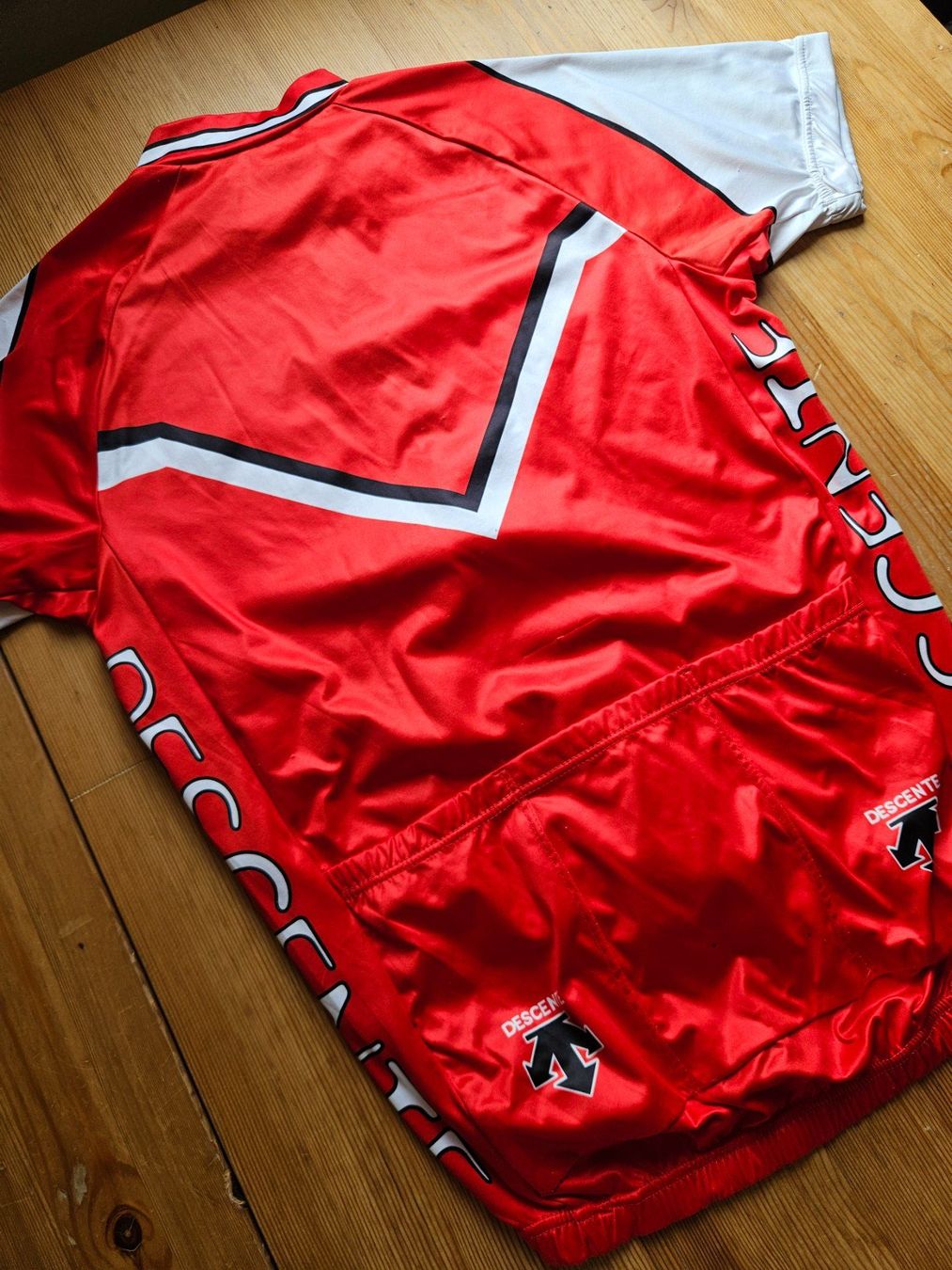 Leibchen & Hosen: Radtrikot Descente Gr. S Velo Radsport Trikot – Gebraucht aus Hägglingen von United-Village-Trade 7
