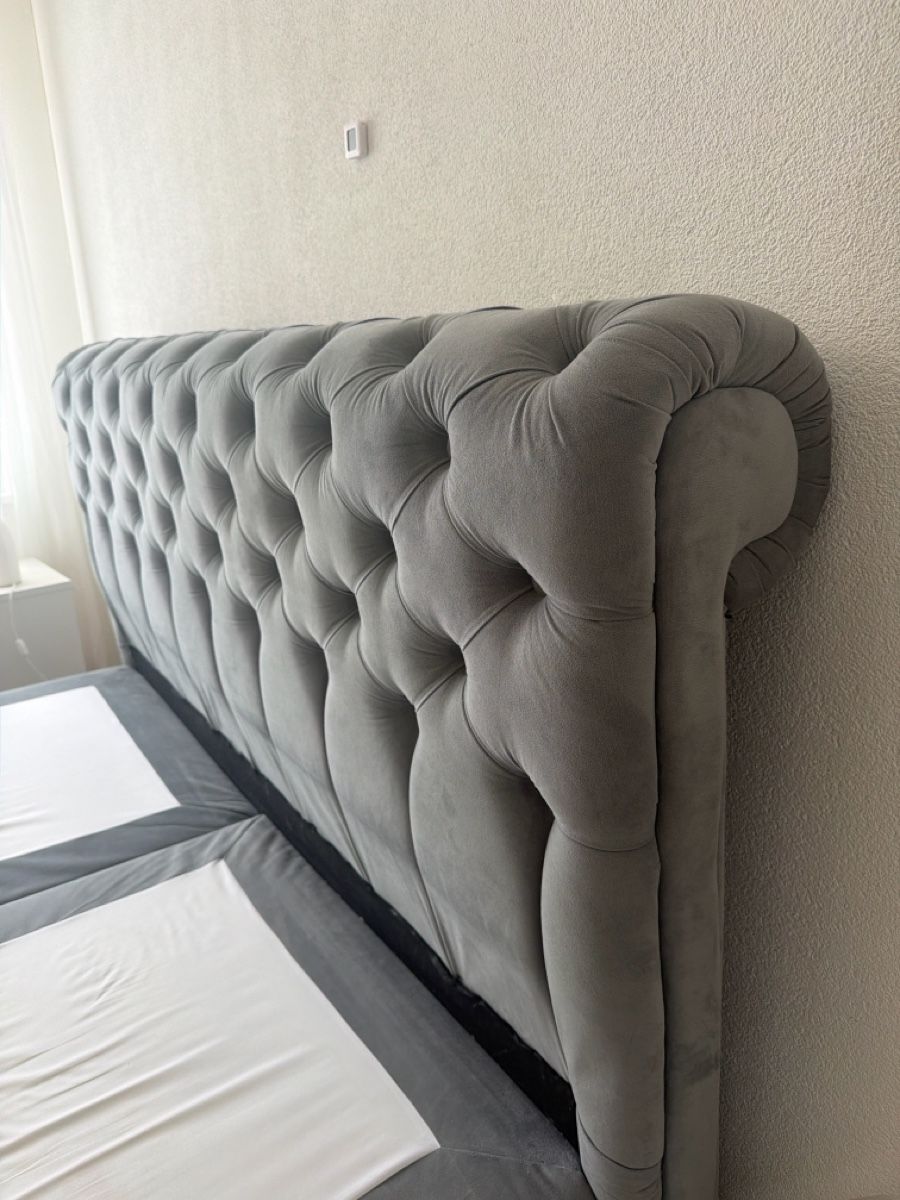 Letti: Graues Boxspring bett mit Samt Kopfteil - Top Zustand! – Usato da Effretikon venduto da MaisonNade 2