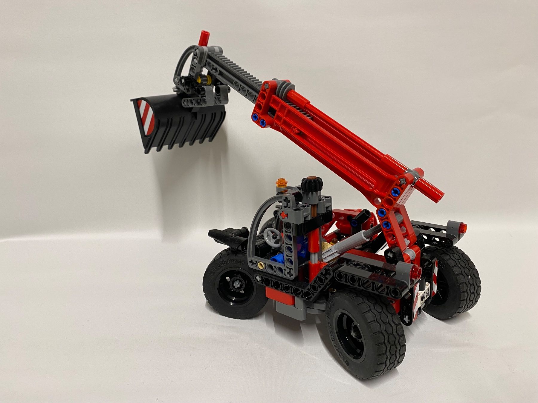 Spielzeuge: Lego Technic 42061, Teleskoplader inkl. 2 Anleitungen – Gebraucht aus Benken SG von Sommerbasilikum 4