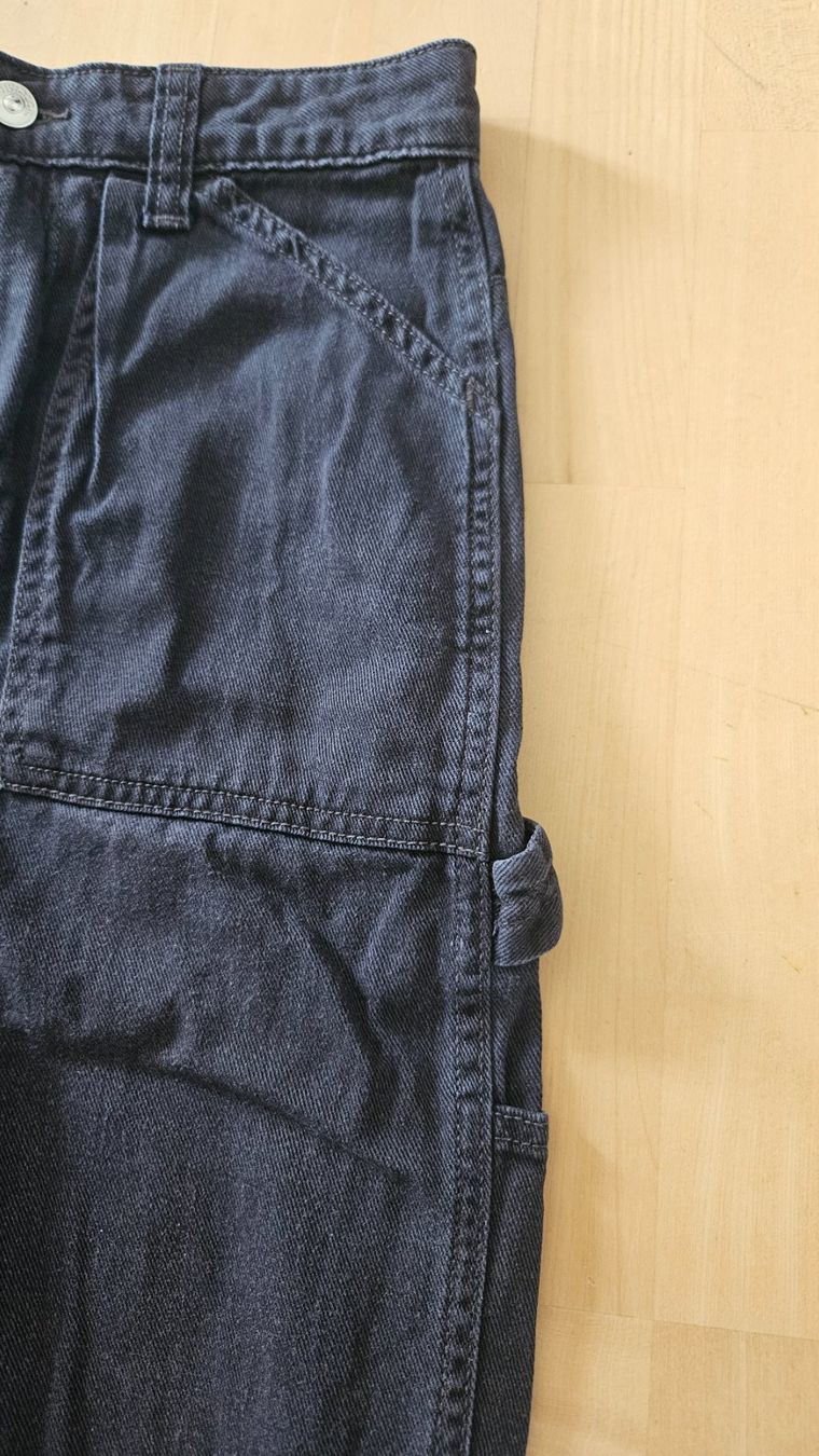 H&M Jeans: Schwarze Cargo-Jeans Grösse 34 – Usato da Nänikon venduto da Altibuy 1