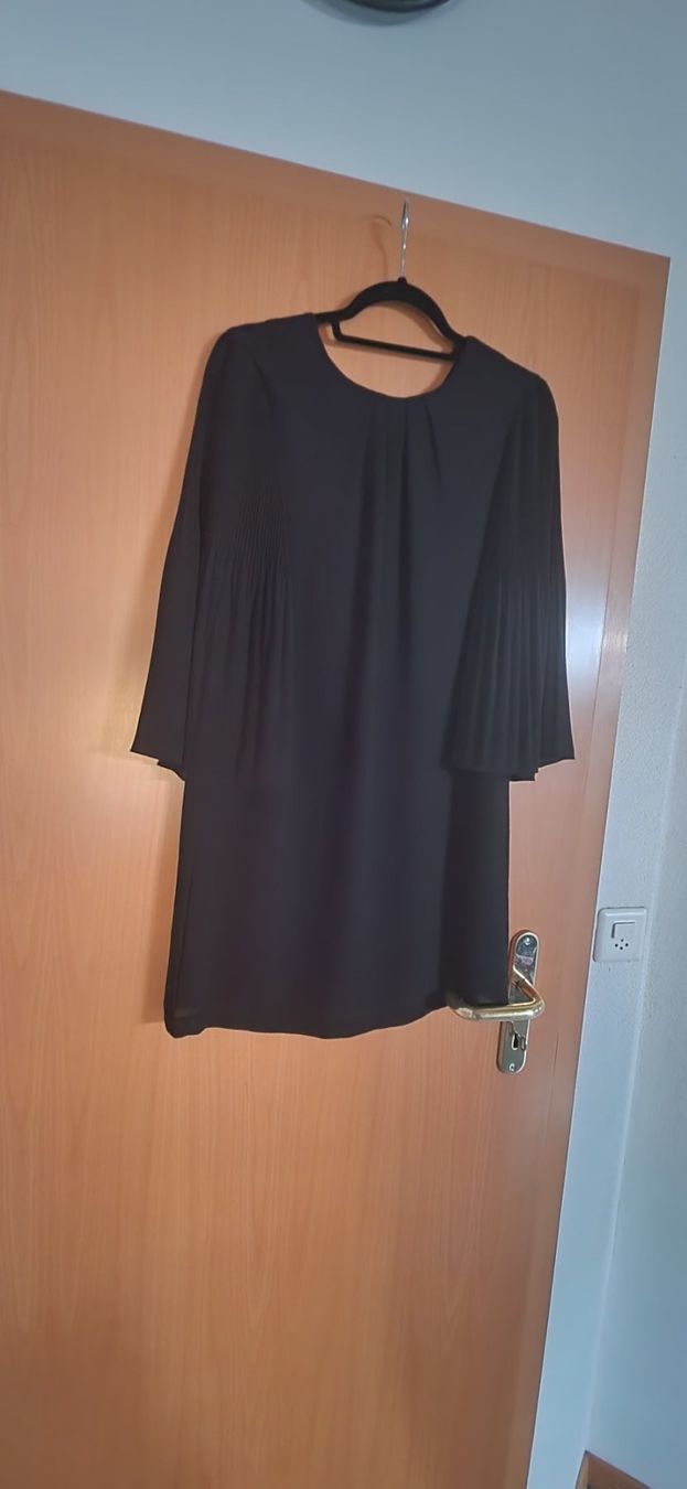 H&M Kleider: Wunderschönes neues Kleid – Neu (gemäss Beschreibung) aus Bubendorf von ang_b829 1