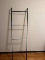 Schwarze Metallleiter / Handtuchleiter