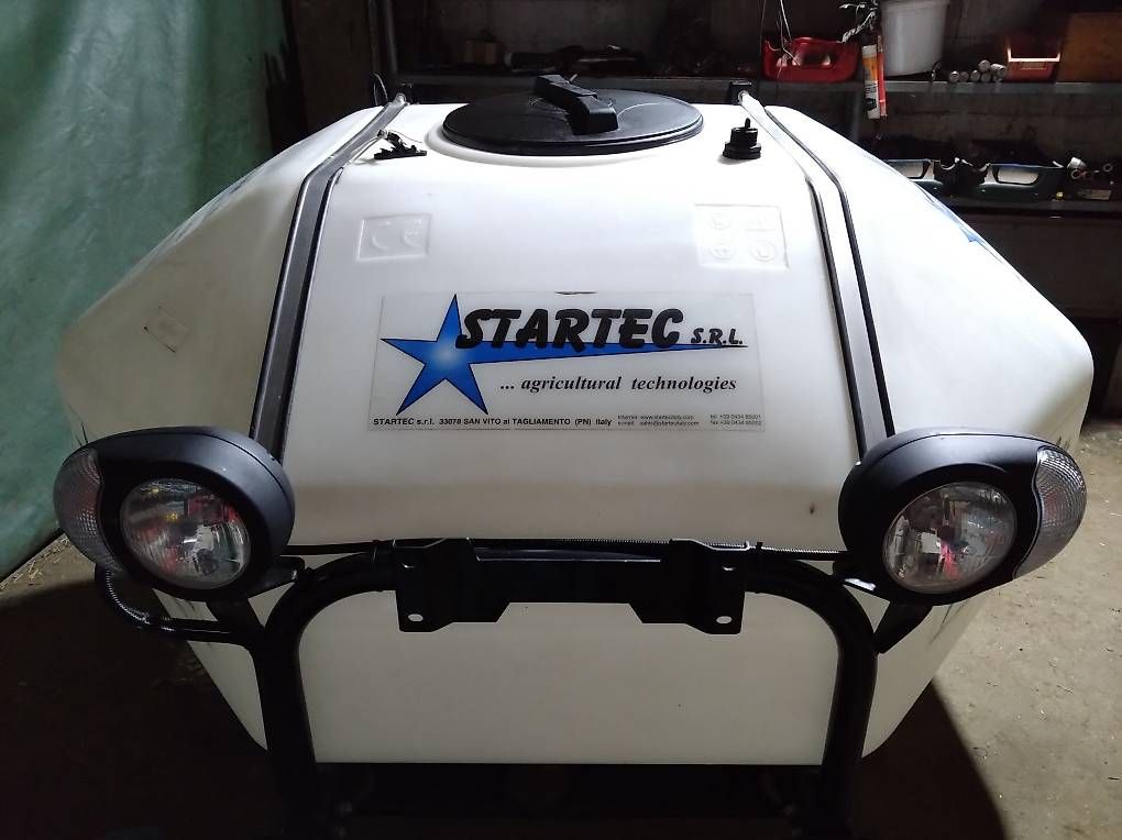 Spandiconcime: Fronttank Startec 1000l Feldspritze /Dünger – Usato da Kägiswil venduto da Eermel