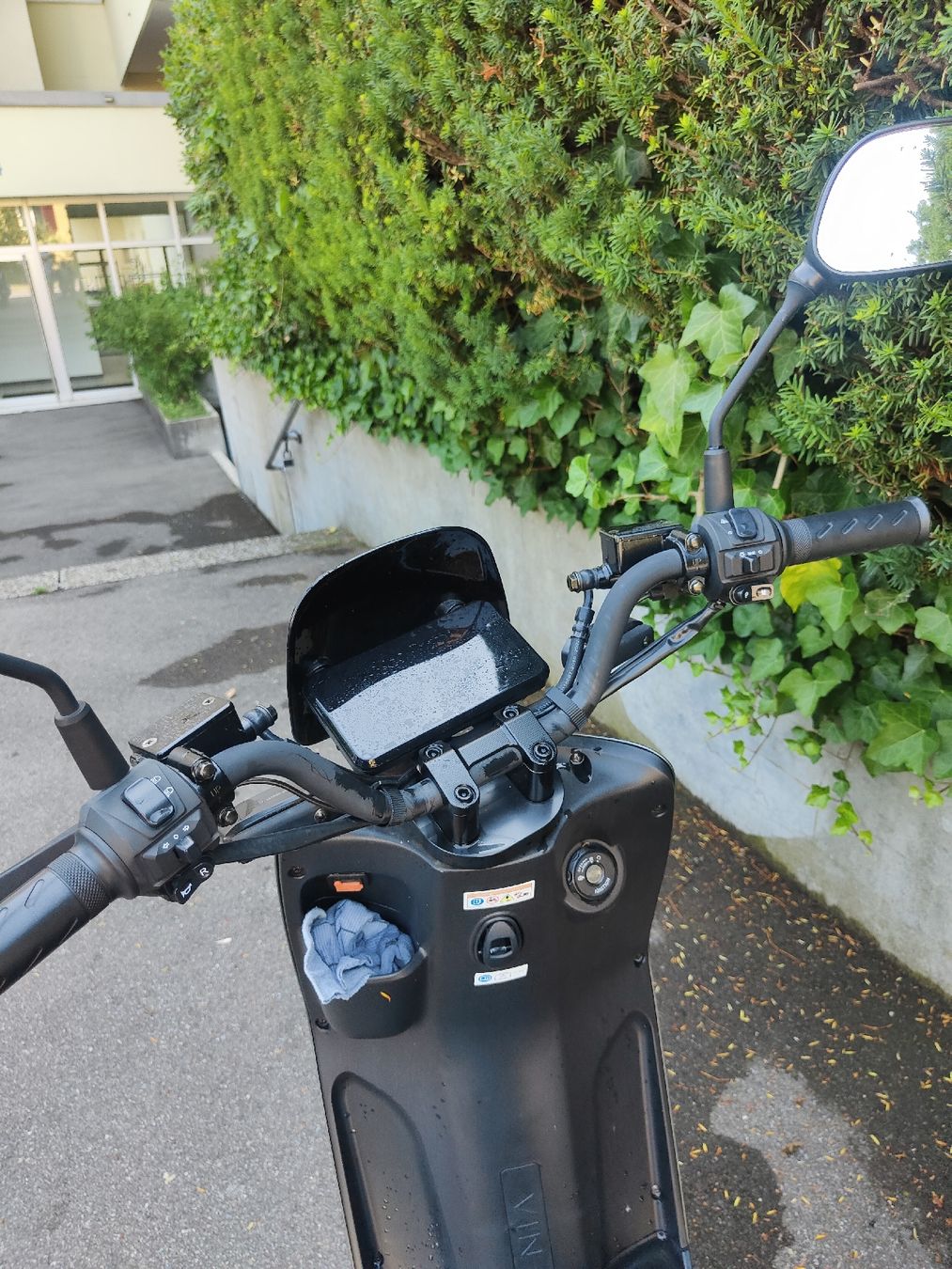 Veicoli elettrici: E Roller mitBoschmotor25/45km/h Zulassung – Usato da Schlieren venduto da bingo33 1