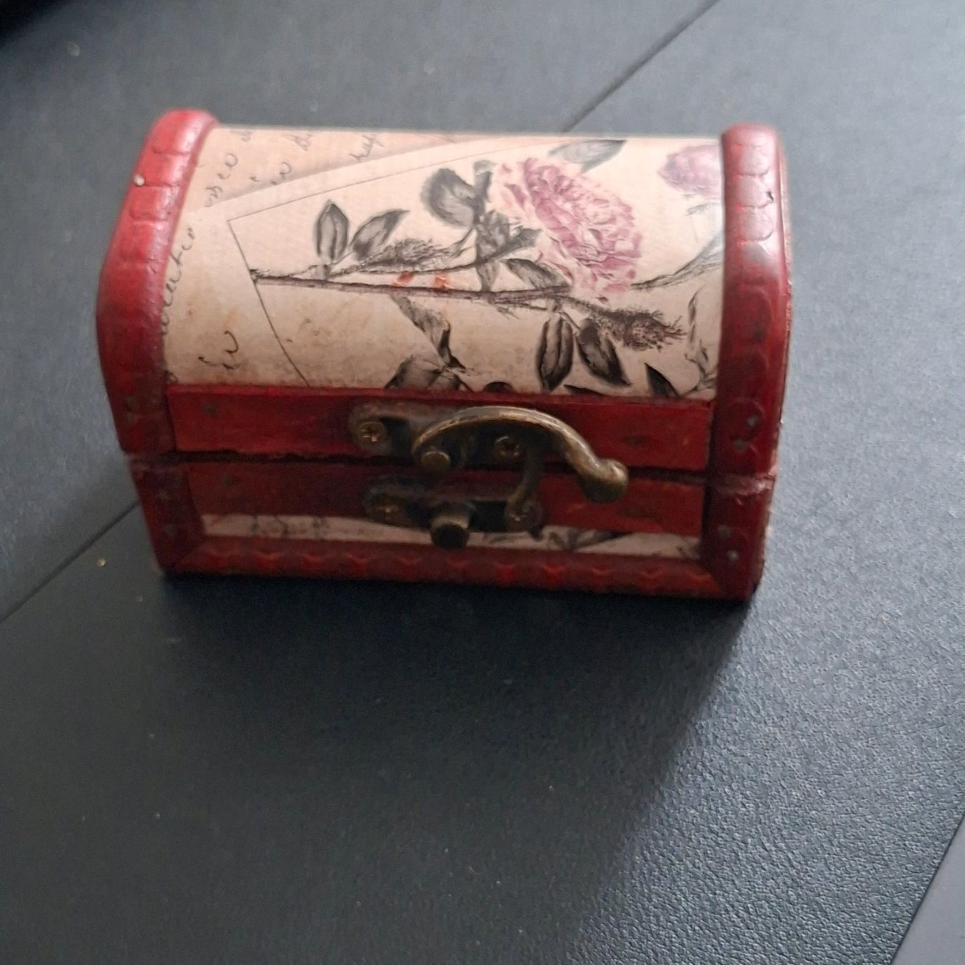 Cassapanche: Schöne Geschenk /Schmuck Kiste klein – Nuovo (secondo la descrizione) da Reinach AG venduto da nicki024