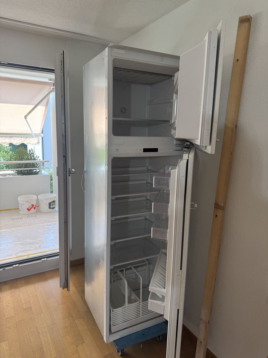 Frigoriferi: V Zug Kühlschrank – Usato da Dübendorf venduto da IvanaMli