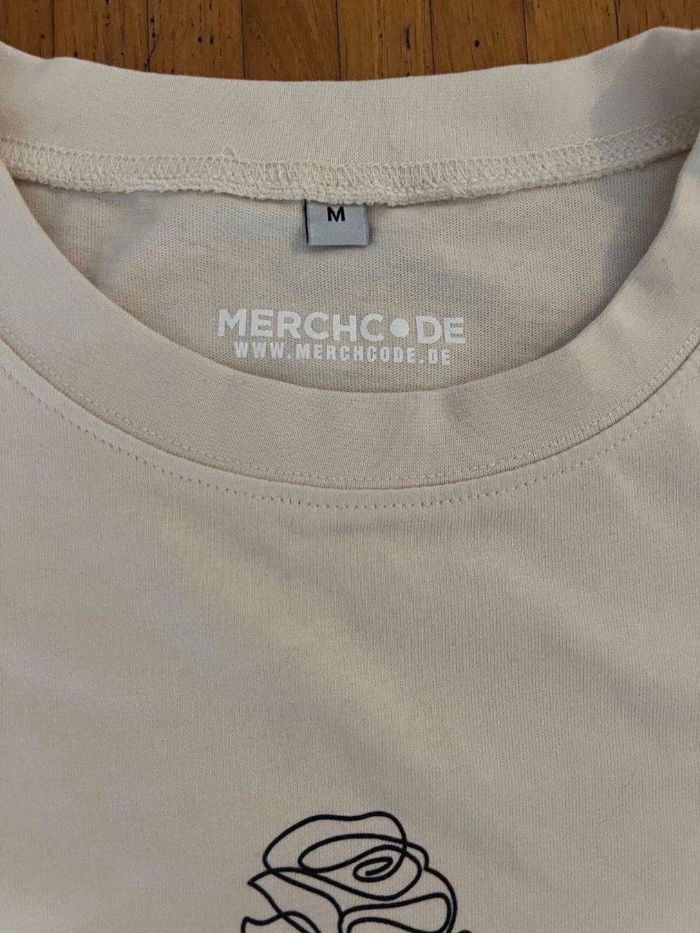 T-shirt: Merchcode Spring Rose Huge T-Shirt – Nuovo (secondo la descrizione) da Maur venduto da Laura-96 3