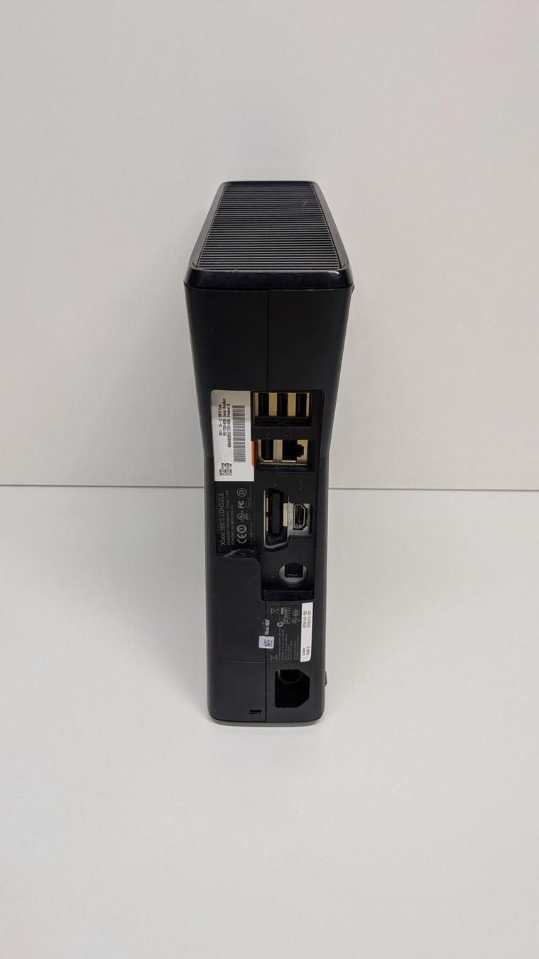 Microsoft Consoles: Microsoft Xbox 360 S inkl. 2 Controller – D'occasion à Menziken par mame18 6