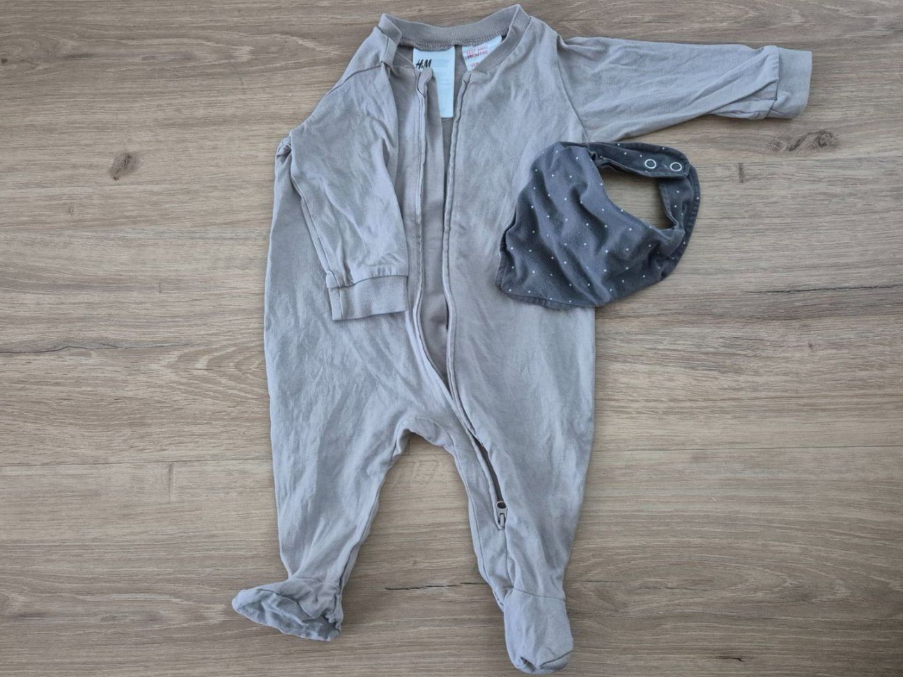 H&M Lotti & Set di vestiti: Baby Strampler-Set mit Spucktuch, Gr. 62 – Usato da Ettenhausen TG venduto da Melanie_K.