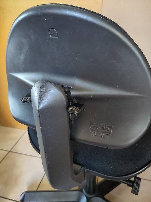 Chaises: Chaise de bureau à donner si récupéré – D'occasion à Neuchâtel par for_yxg8 1