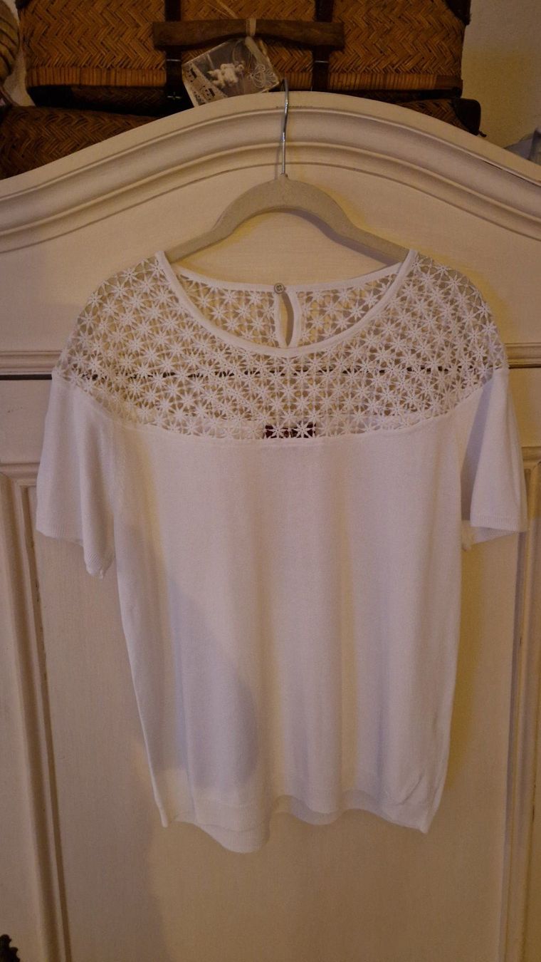 Max Mara T-shirt: Max Mara Studio Shirt – Usato da Rütihof venduto da Teddy1985