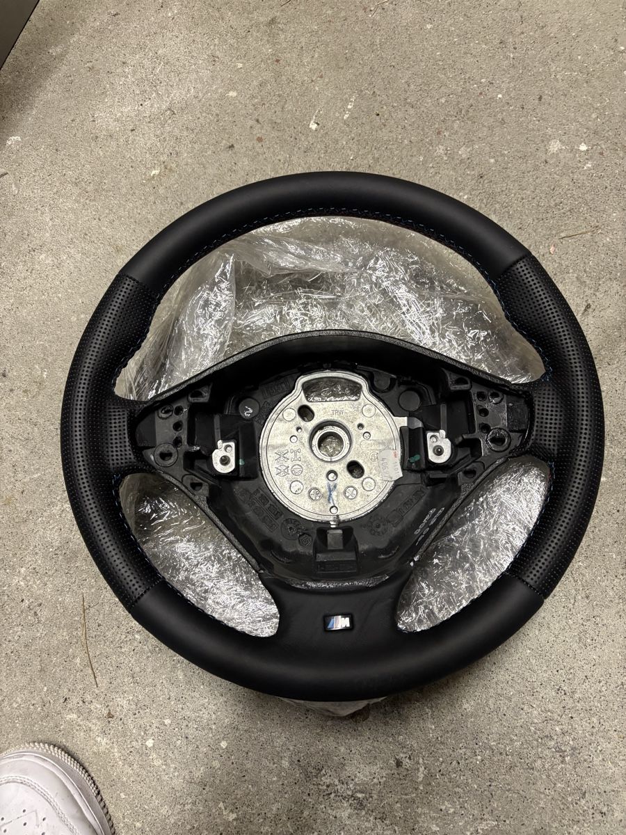 BMW Tutti pezzi di ricambio auto: Bmw e39 -Lenkrad NEU Bezogen – Usato da Zürich venduto da Bimmer3