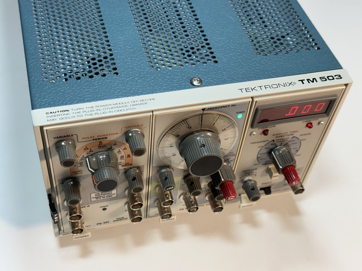 Misurare: Tektronix TM 503 Power Modul – Usato da Wädenswil venduto da HobbyZimmer 3