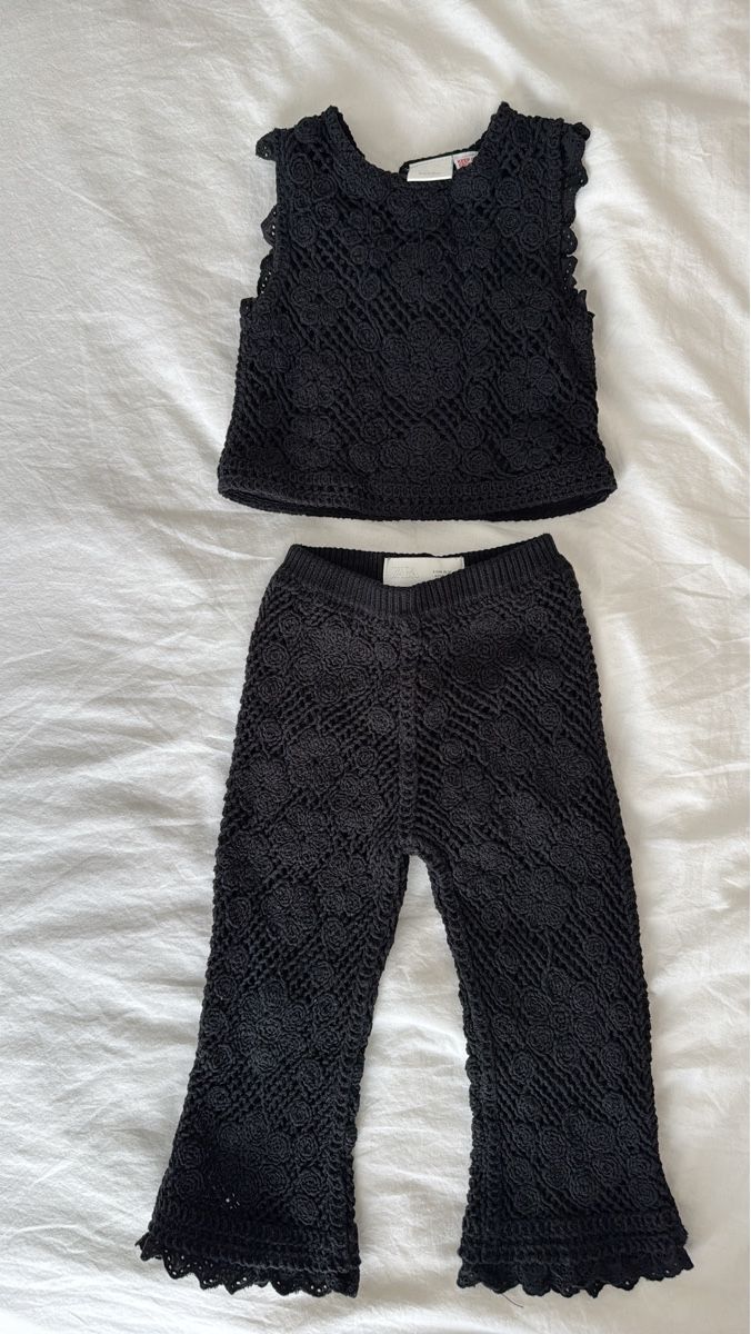 Zara Lotti & Set di vestiti: Ensemble noir en crochet Zara - taille 92 – Usato da Saillon venduto da alico
