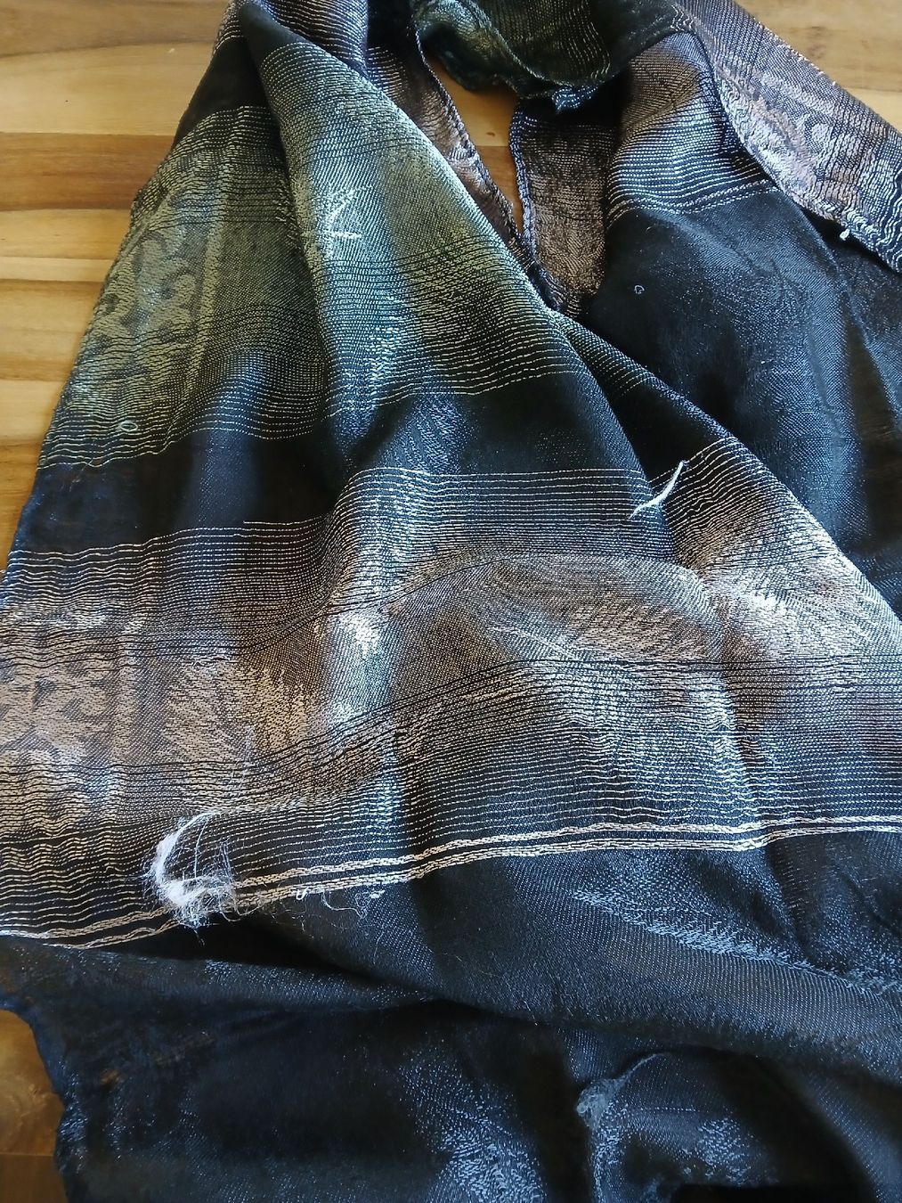 Foulards, Tücher & Schals: Elegant Scarf - Black with Silver Accents, Spring – Gebraucht aus Dübendorf von LoRi-2026 2