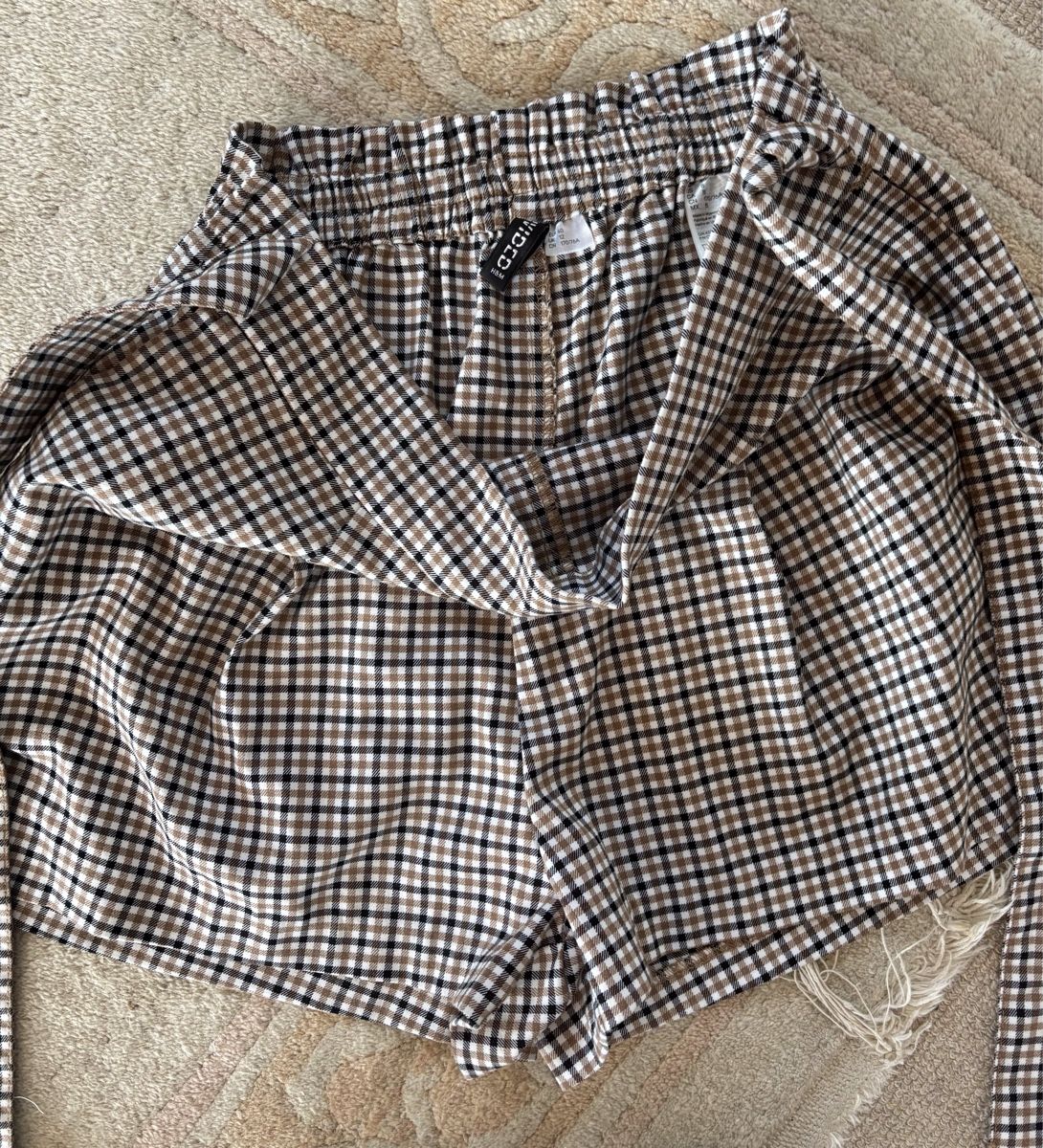 H&M Pantaloni: Shorts – Usato da Eggersriet venduto da car_w5cl 2