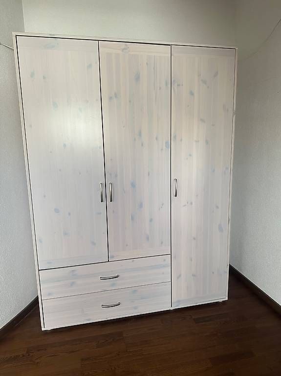 Schränke: Kleiderschrank ca. 200x150cm – Gebraucht aus Dachsen von tbruehlm